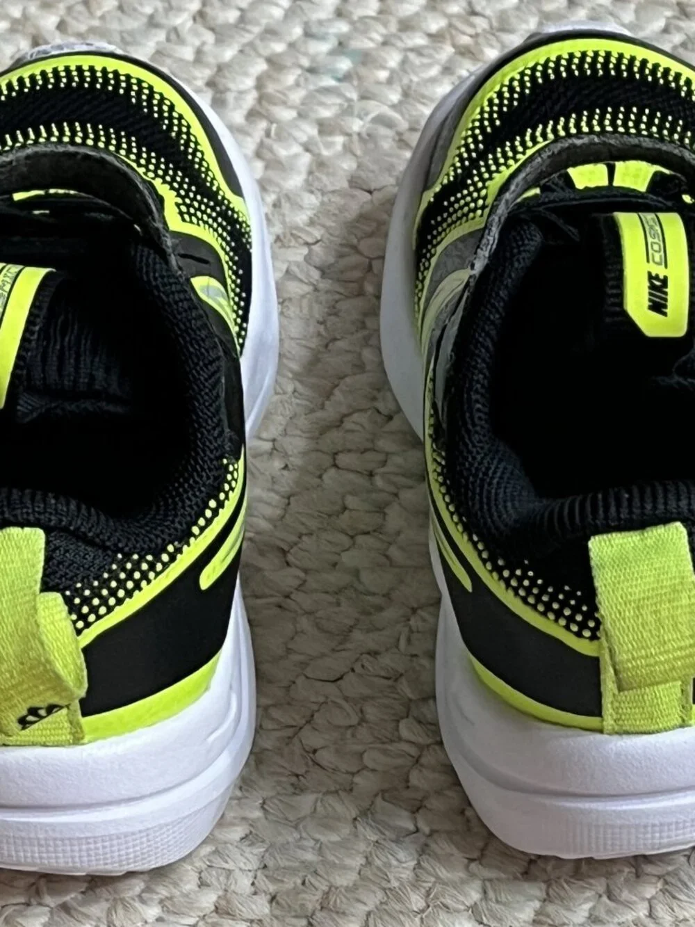 Nike Cosmic Runner Toddler Boy Size 5C Black Volt Sneakers Shoes HM4401-005